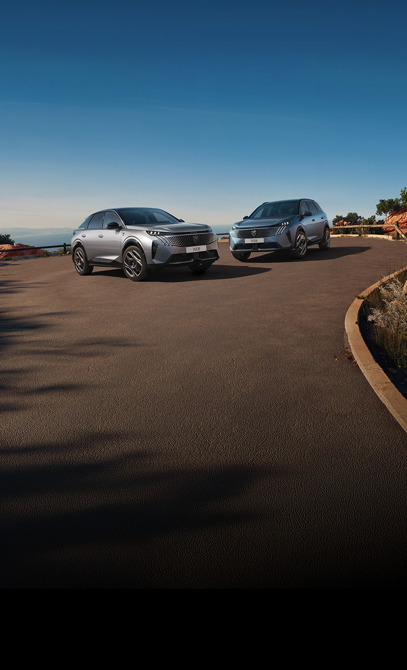 Peugeot 3008 et Peugeot 5008 présentés en extérieur avec mention de garantie jusqu’à 8 ans